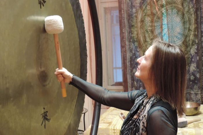 Az óriás gong előtt - Elizabeth